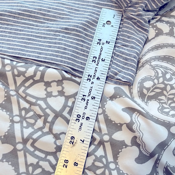 Ladies Banana Republic Striped Shorts. Size 0 - Picture 4 of 6